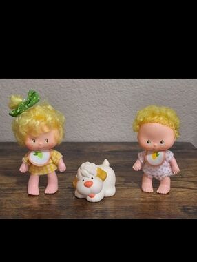 1979 Kenner/American Greetings Strawberry Shortcake Lem & Ada Twin Dolls & Pet